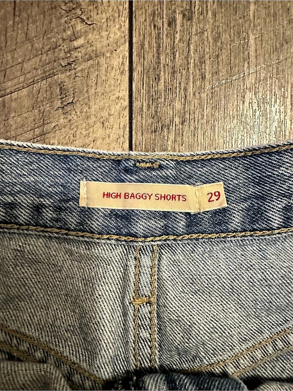 Levi's High Baggy Jean Shorts - Picture 2 of 3